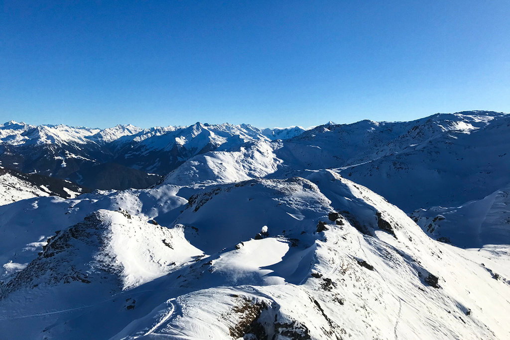 Fetzblauer Himmel am Gipfel des kleinen Gilfert. Foto: David Kurz