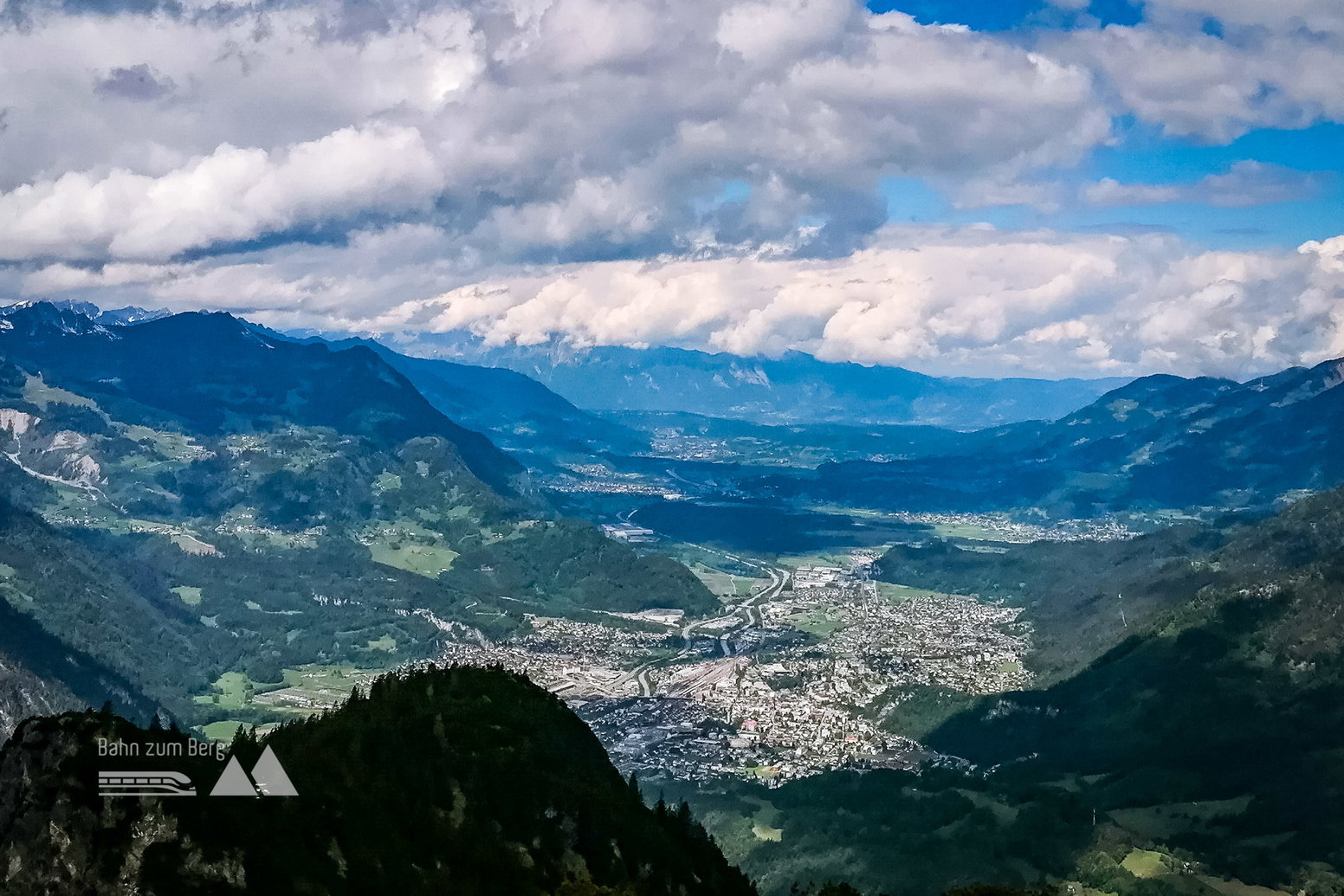 Blick von der Davenna auf Bludenz. Foto: Norman und Lisa