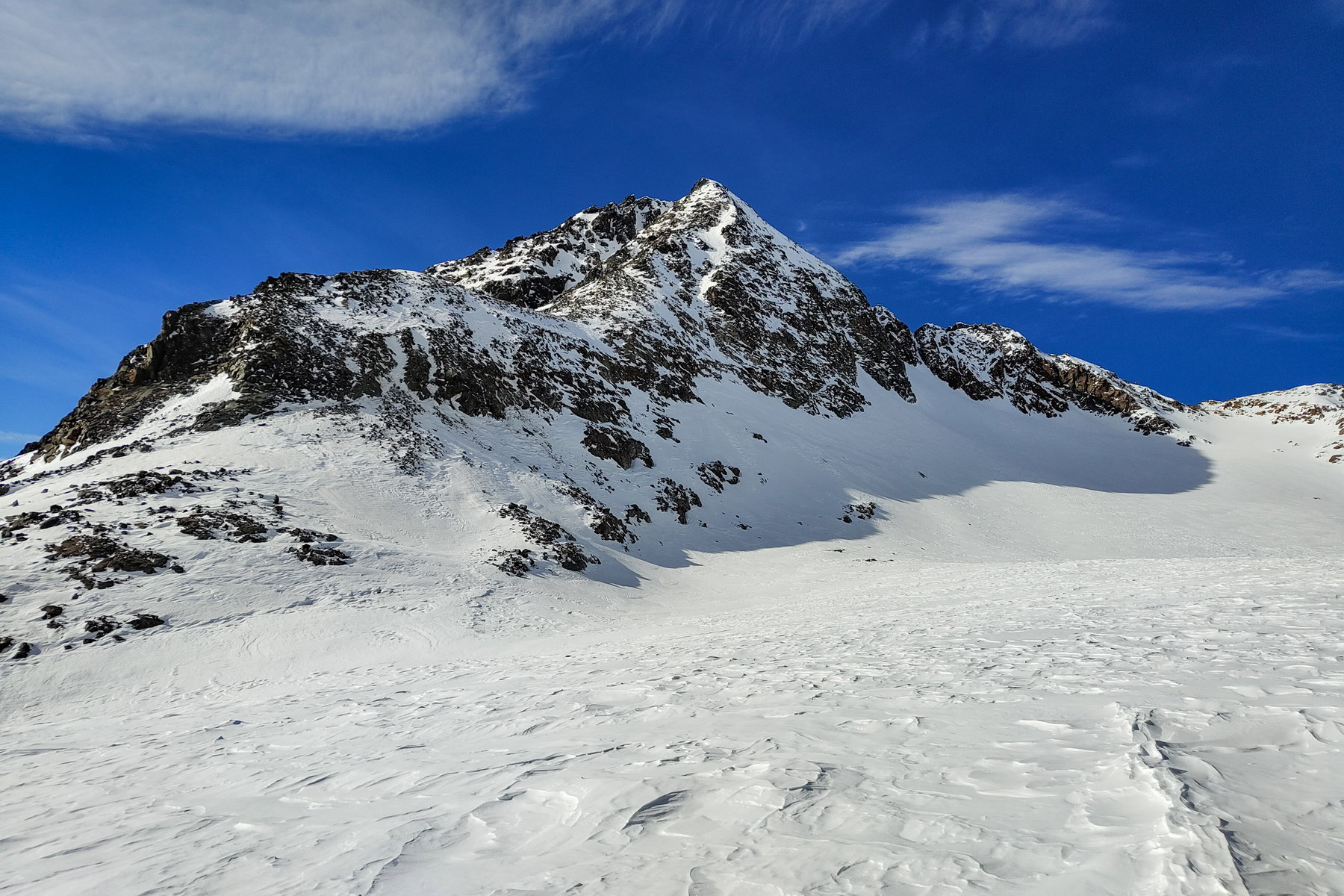 Blick auf den Schrankogel, links der Ostgrat. Foto: Simon Widy