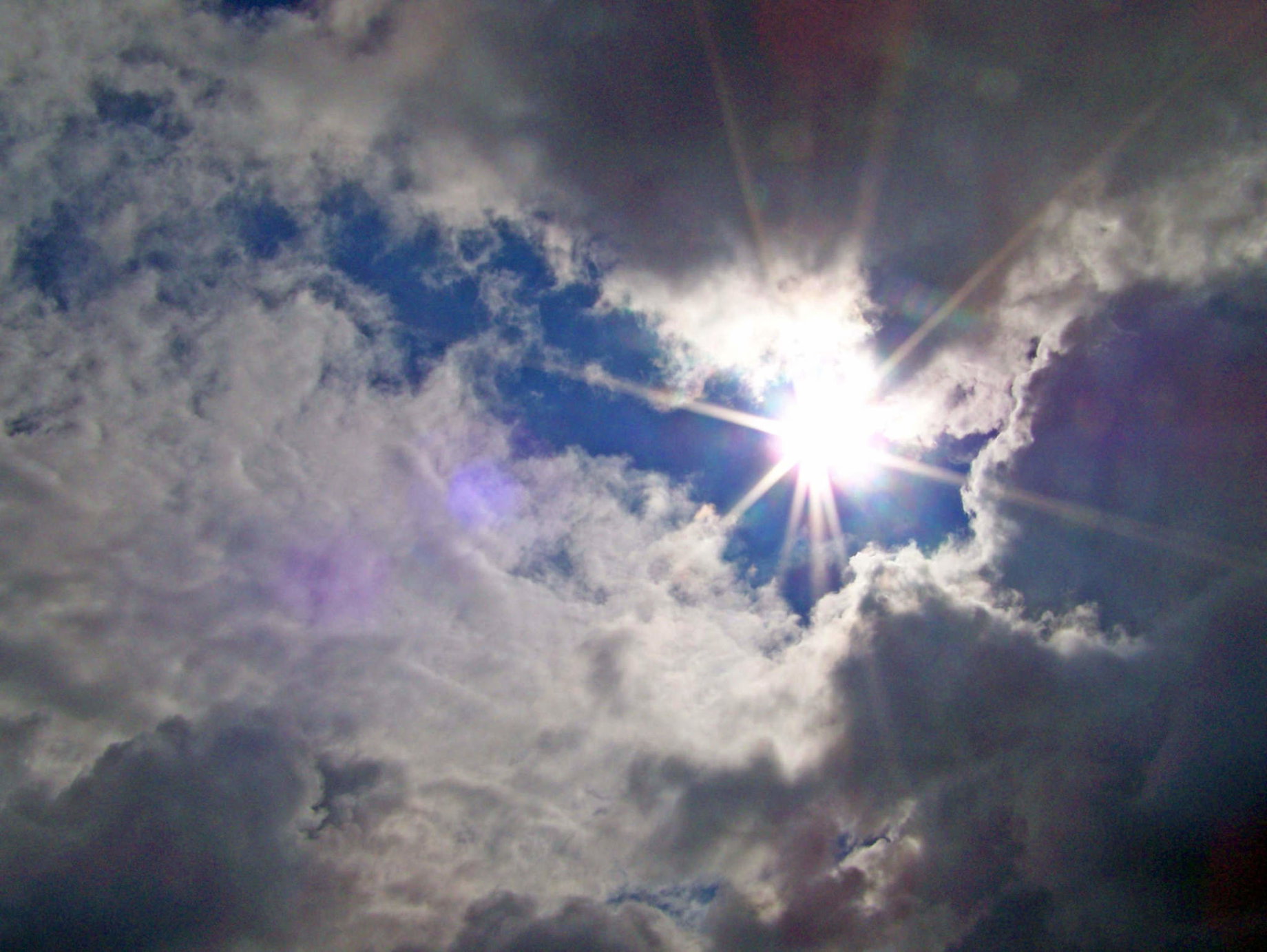 Sonne und Wolken