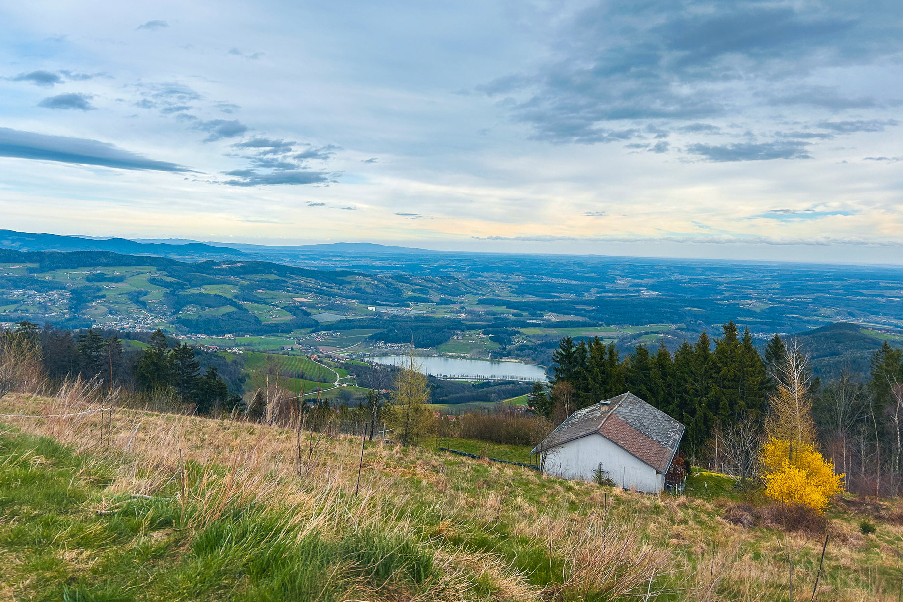 Aussicht Richtung Osten auf den Stubenbergsee vom Kulmgipfel. Foto: David Kurz