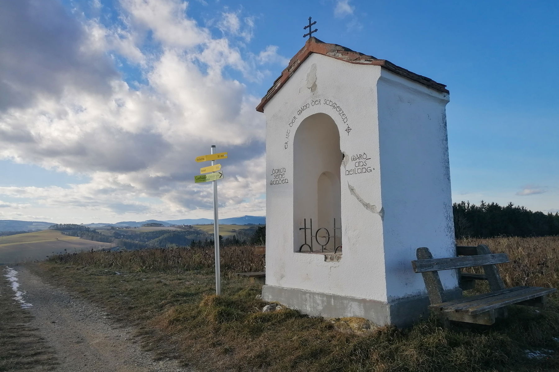 Sonniges Grenzwandern bei Kirchschlag in der Buckligen Welt