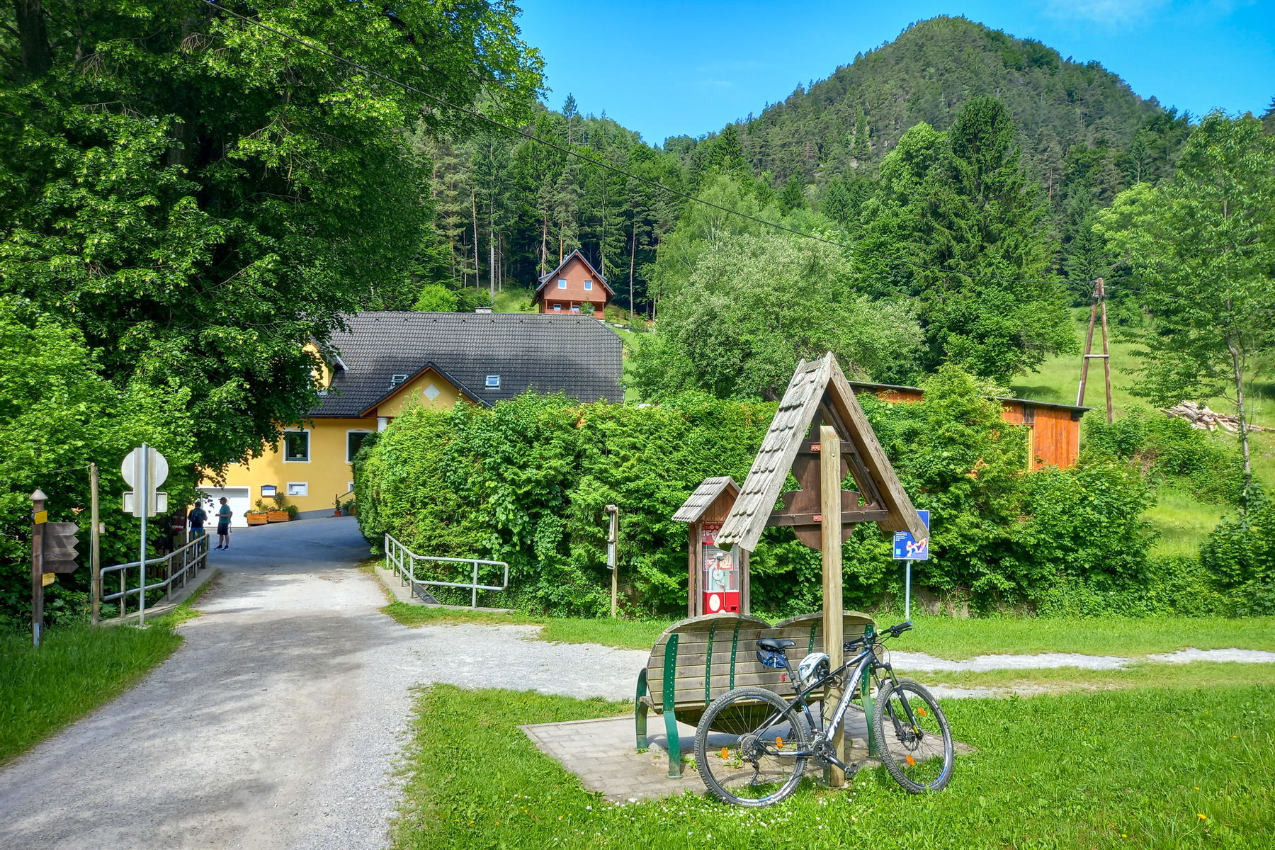 Sandwirt mit Radparkplatz. Foto: Martina Friesenbichler